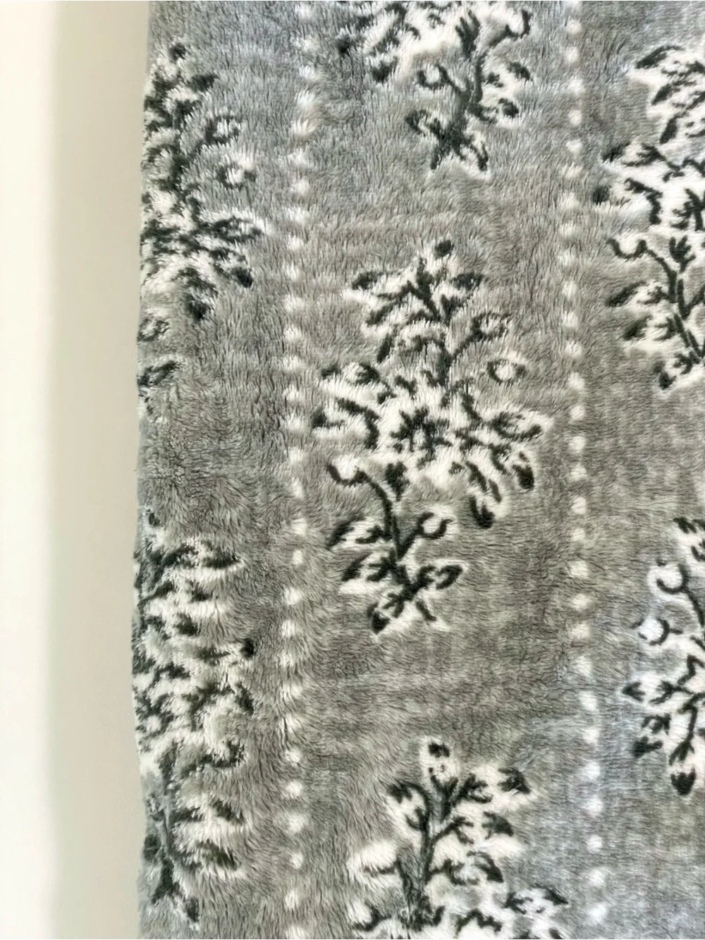 NWT House of Atlas Ultra Soft Plush Throw Blanket Sage Gray Floral 60x70